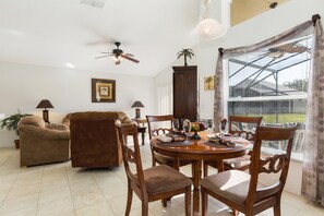 Dining - My Magical Homes - Mickey Themed (Pinball Machine) (Kissimmee)