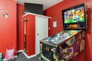 Games room - My Magical Homes - Mickey Themed (Pinball Machine) (Kissimmee)