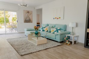 Smart TV, fireplace, DVD player, printers