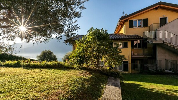 A two-story building with a balcony and a staircase leading to the upper floor. - Lake Como - Residence La Collina - Pera (Vercana)