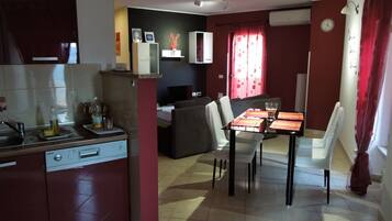 Vila, 2 quartos | Área de estar | TV de tela plana