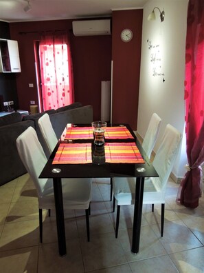 Villa, 2 chambres | Restauration dans la chambre