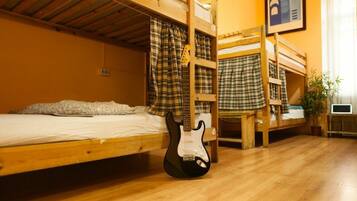 Gemeinsamer Schlafsaal, Gemischter Schlafsaal (10 beds) | Zimmersafe, Bügeleisen/Bügelbrett, kostenloses WLAN, Bettwäsche