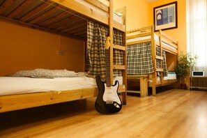 Gemeinsamer Schlafsaal, Gemischter Schlafsaal (10 beds) | Zimmersafe, Bügeleisen/Bügelbrett, kostenloses WLAN, Bettwäsche