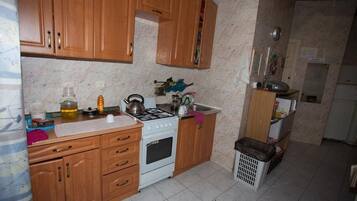 Gemeinsamer Schlafsaal, Nur Männer (4 beds) | Gemeinschaftsküche | Kühlschrank, Mikrowelle, Herdplatte, Kochgeschirr/Geschirr/Besteck