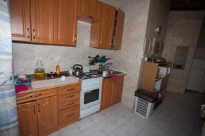 Gemeinsamer Schlafsaal, Nur Männer (4 beds) | Gemeinschaftsküche | Kühlschrank, Mikrowelle, Herdplatte, Kochgeschirr/Geschirr/Besteck