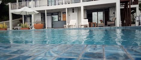 حمّام سباحة خارجي