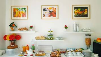 Colazione a buffet, servita tutte le mattine (6 EUR a persona)
