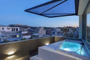 Outdoor spa tub - Acropolis View Jacuzzi Apartment (Athina)