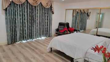 3 bedrooms, iron/ironing board, WiFi, bed sheets
