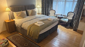 Habitación superior con 1 cama matrimonial o 2 individuales | Sábanas de algodón egipcio y ropa de cama de alta calidad