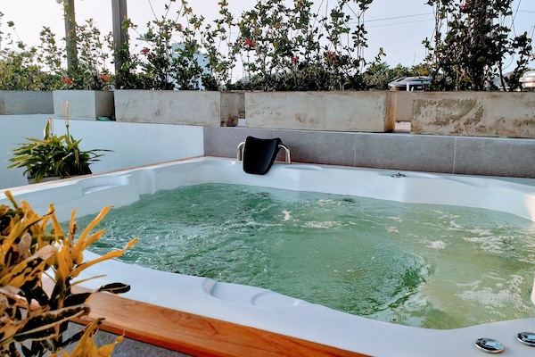 Bañera de hidromasaje exterior