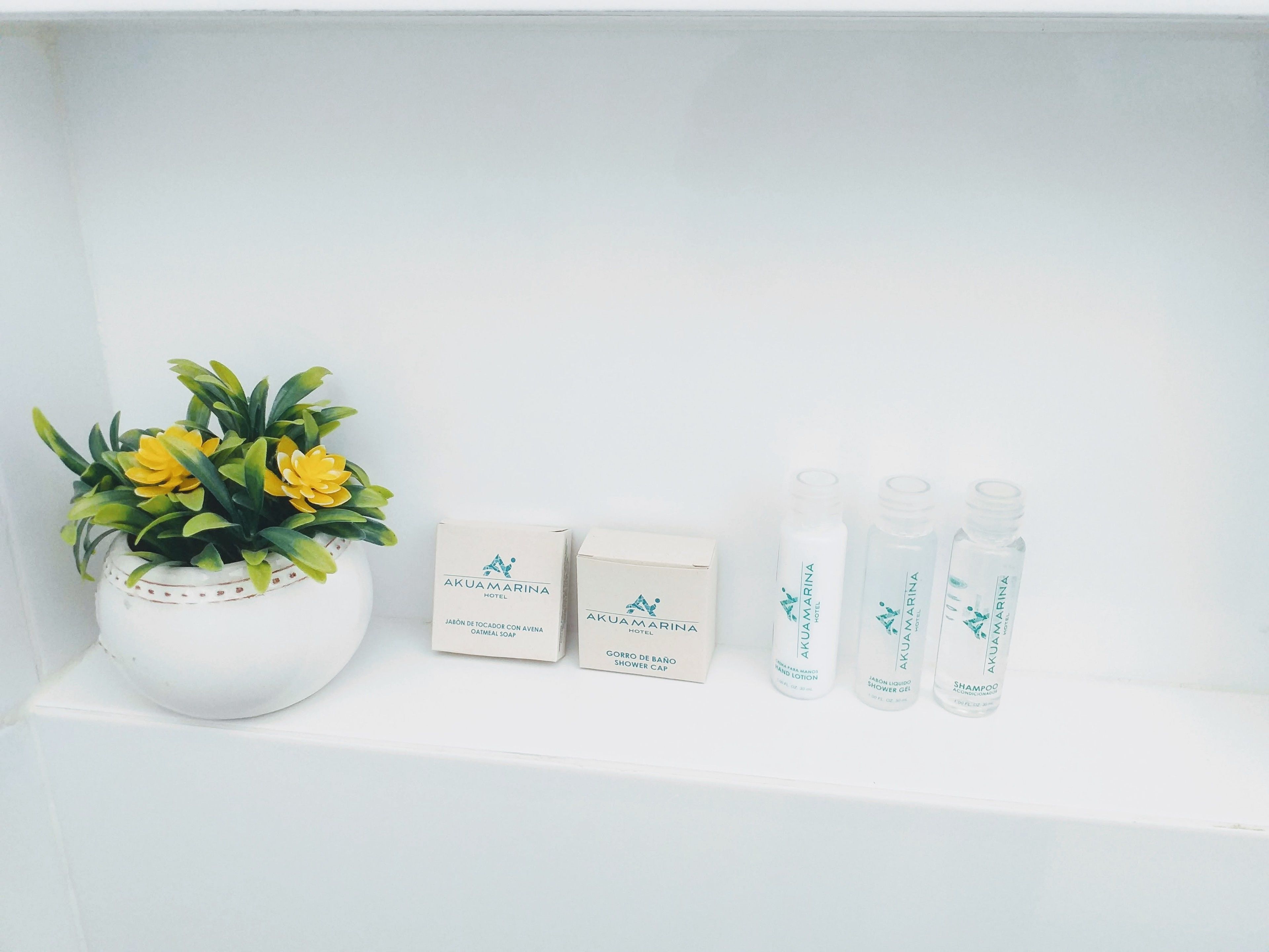 desk, iron/ironing board, free wifi