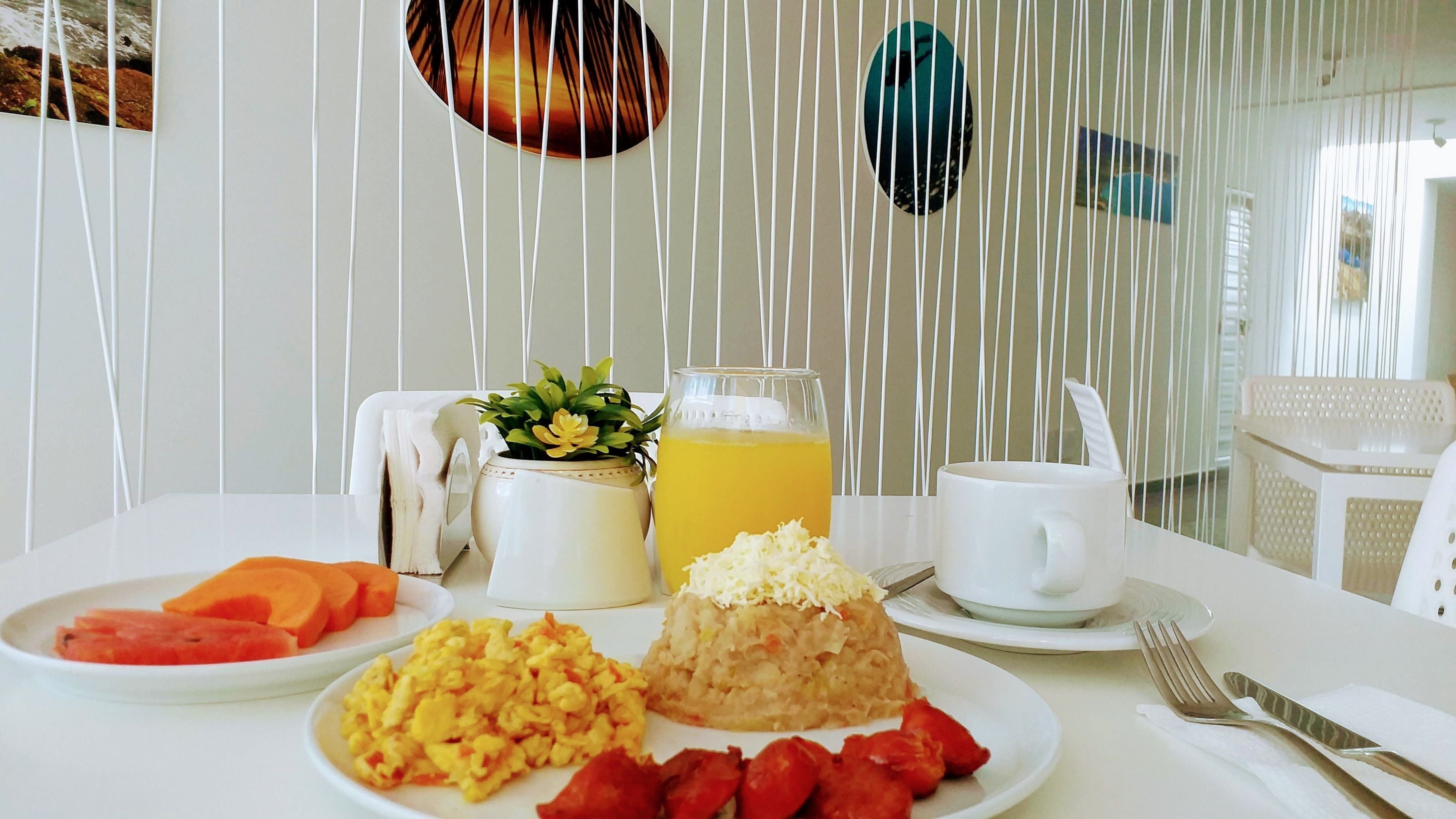 breakfast, lunch and dinner served