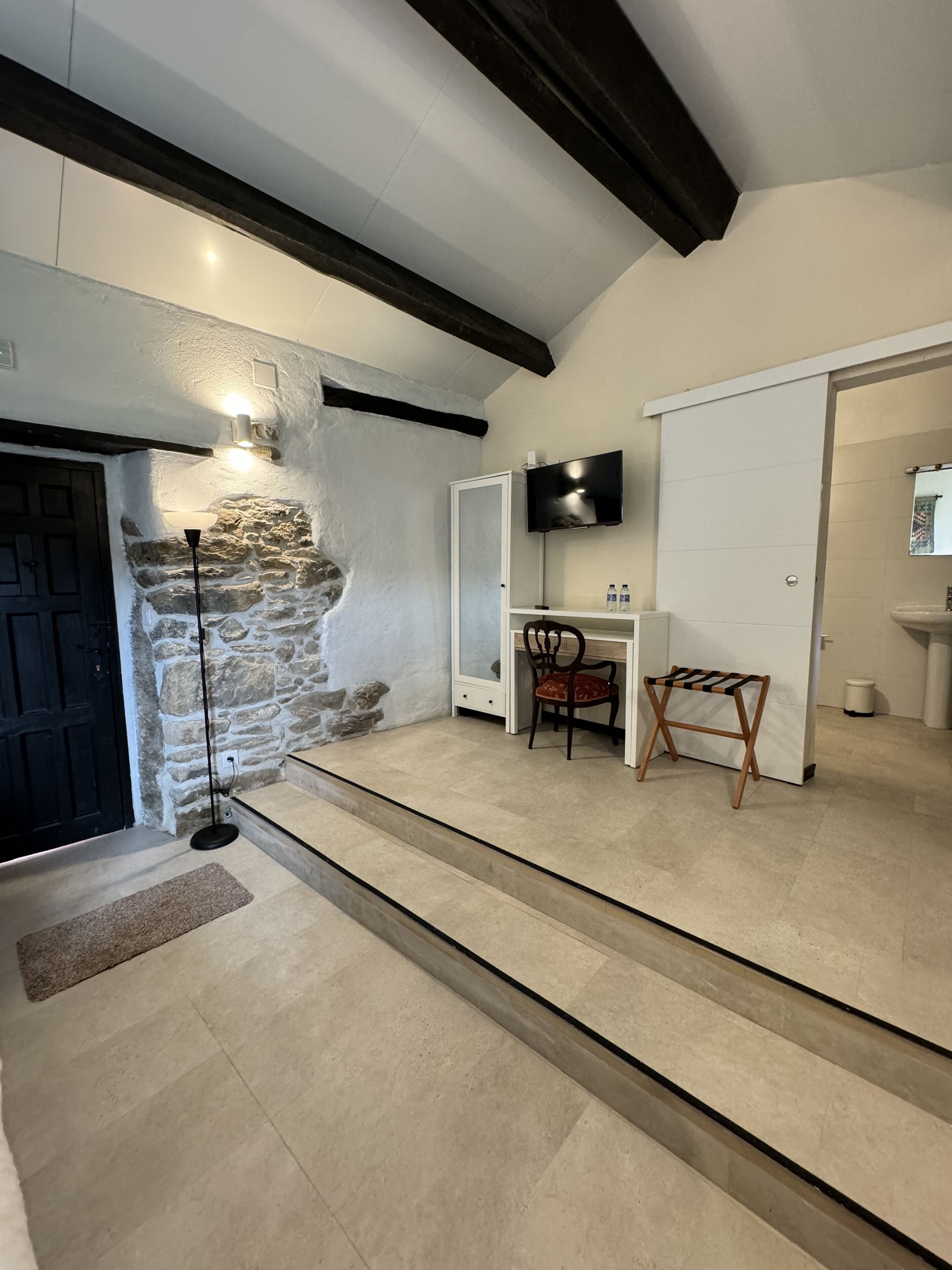 デラックス ツインルーム | 羽毛の掛け布団、ピロートップベッド、セーフティボックス (室内)、客室ごとに異なる装飾