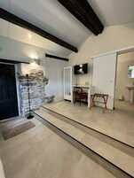 Habitación Deluxe con 2 camas individuales | Edredones de plumas, colchones con acolchado adicional, caja fuerte