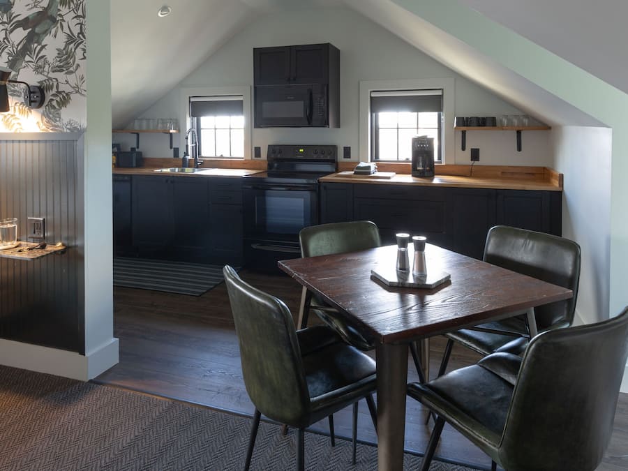 Premier Apartment, 1 King Bed with Sofa bed, Non Smoking, Kitchen | Private kitchen | Full-size fridge, microwave, coffee/tea maker, electric kettle