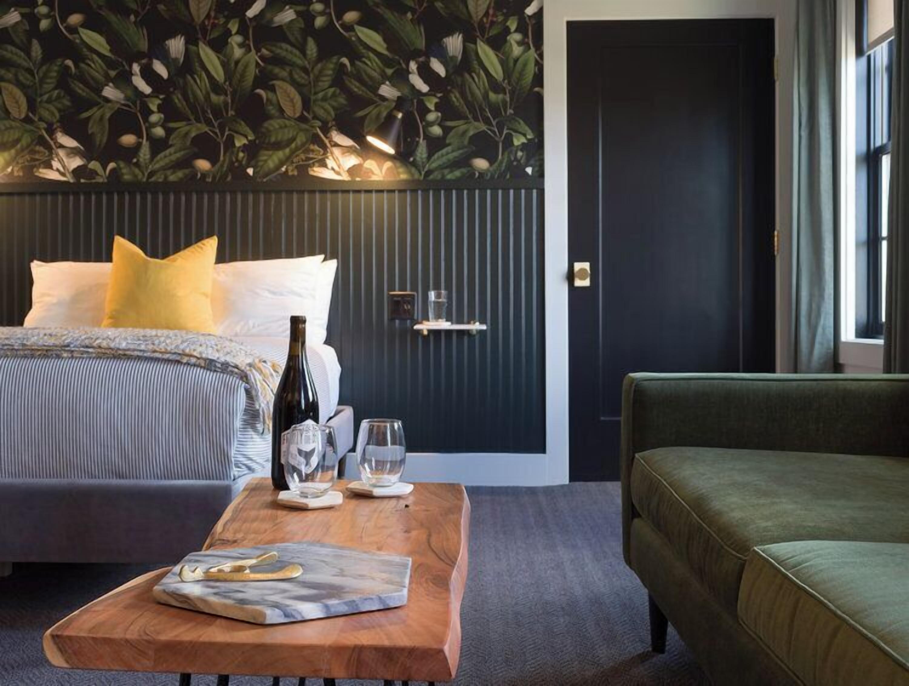 Luxe beddengoed, pillowtop-bedden, een minibar, individueel gedecoreerd