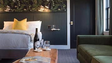 Luxe beddengoed, pillowtop-bedden, een minibar, individueel gedecoreerd