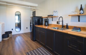 Superior Studio, 1 King Bed, Non Smoking, Kitchenette | Private kitchenette | Full-size fridge, microwave, coffee/tea maker, electric kettle - The Inn Downtown (Portsmouth)