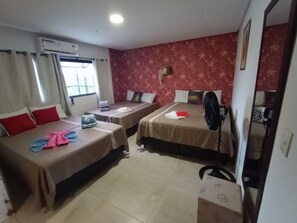 Cortinas blackout, tabla de planchar con plancha y wifi gratis