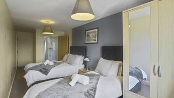 Family Apartment, Multiple Beds | Desk, iron/ironing board, free WiFi, bed sheets