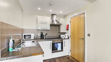 Tủ lạnh, lò vi sóng, lò nướng, máy rửa bát