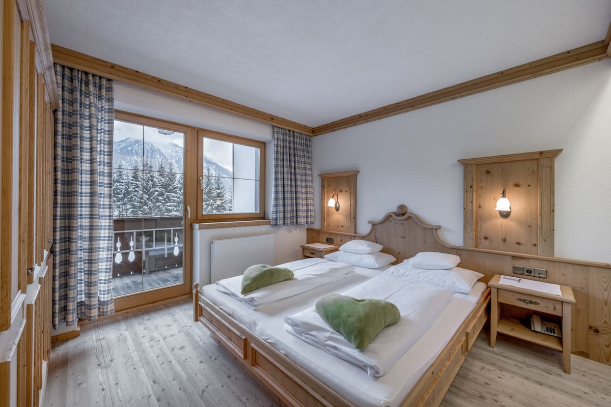 Exclusive Studio | 1 bedroom, hypo-allergenic bedding, in-room safe, blackout drapes