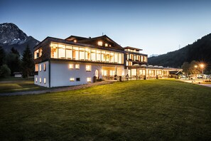 Front of property - evening/night - Hotel Fischer am See (Heiterwang)