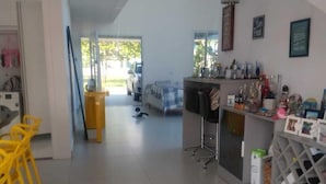 Deluxe House, Mountain View | Living area | Flat-screen TV - Casa Condomínio Costa Nova (Caraguatatuba)