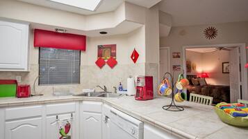 Condo, 2 Bedrooms | Private kitchen