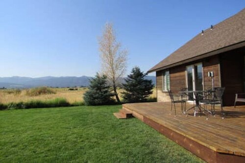 Outdoor Enthusiast Oasis