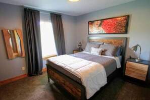 5 bedrooms, desk, free WiFi, bed sheets