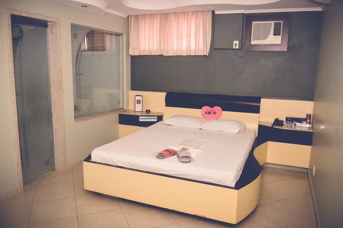 WiFi (free), bed sheets