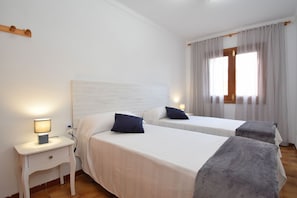 2 bedrooms, iron/ironing board, free WiFi, bed sheets