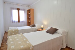 2 chambres, fer et planche à repasser, Wi-Fi gratuit, draps fournis