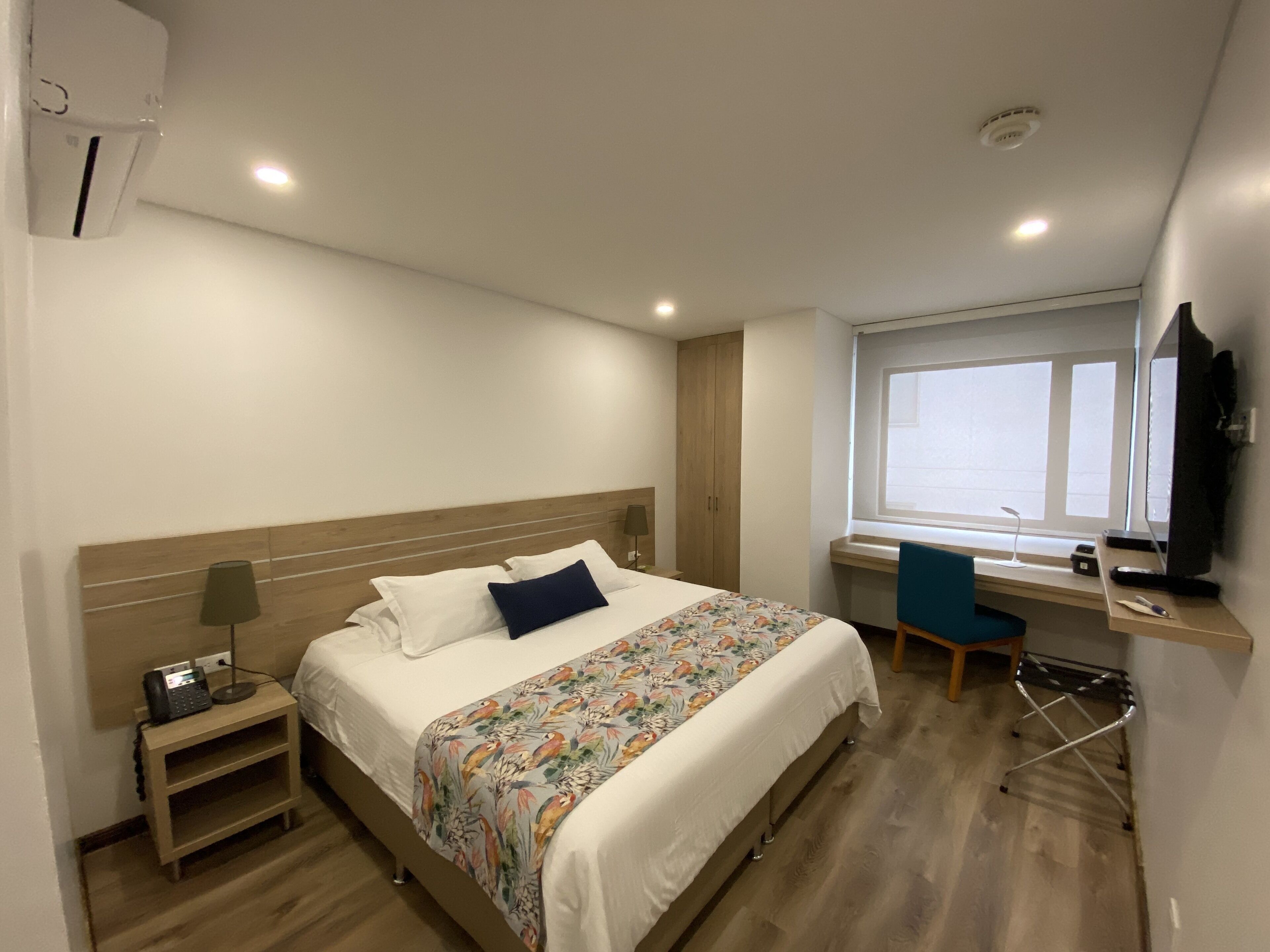 Ropa de cama de alta calidad, edredón y minibar 