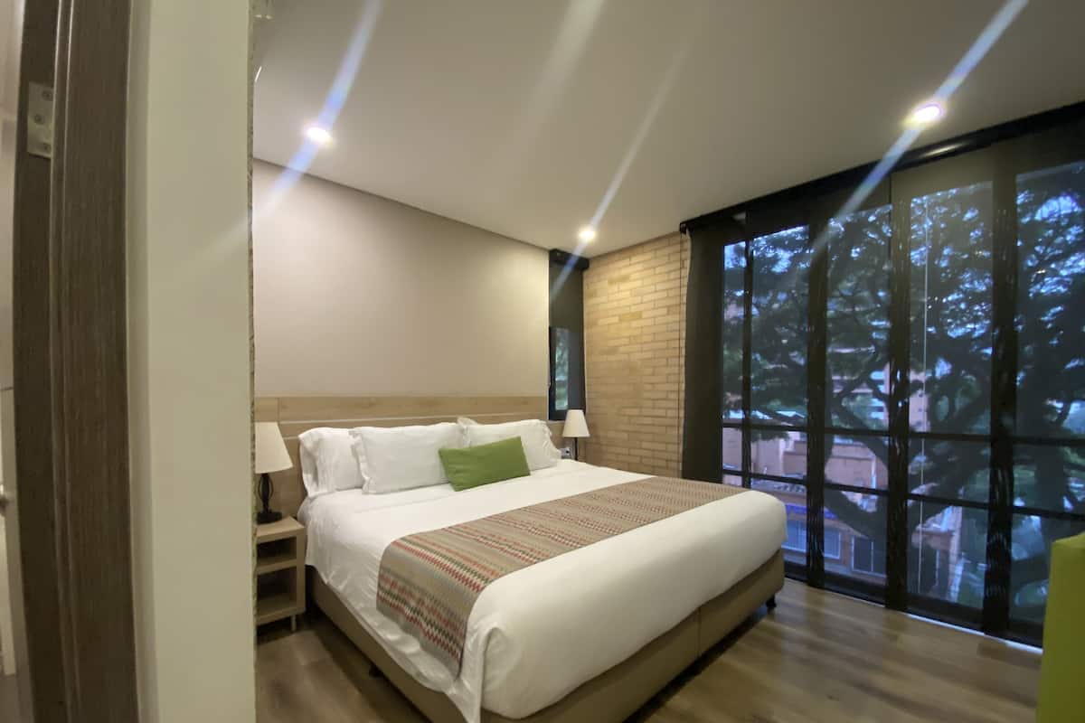 Habitación doble superior, 1 cama Queen size | Ropa de cama de alta calidad, edredón y minibar