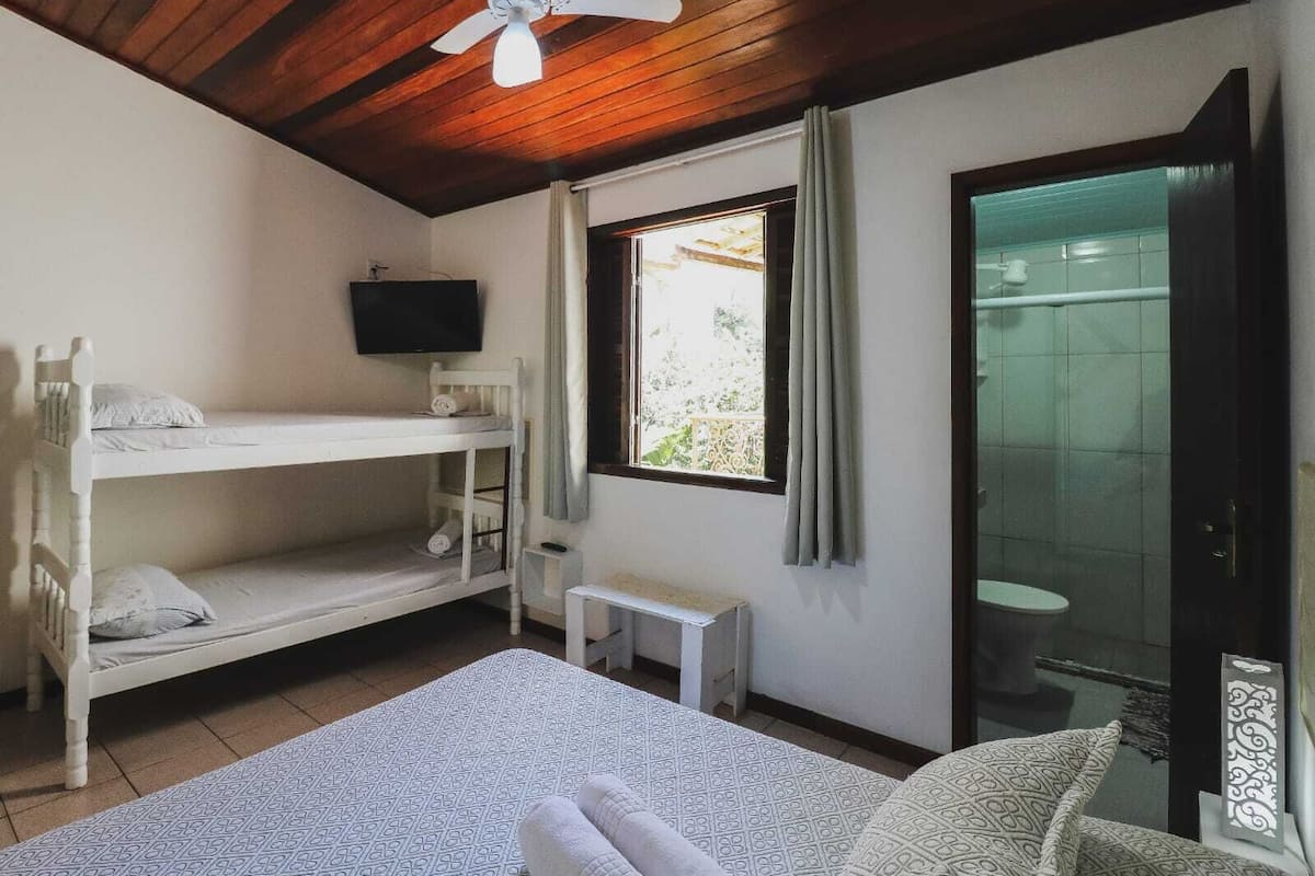 Kamar Quadruple | Wi-Fi gratis dan seprai linen