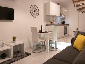 TV - Apartment Sendi - Near the beach, fully equipped (Dubrovnik)
