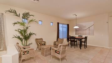 House, 3 Bedrooms | Lobby lounge