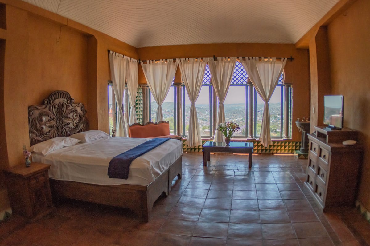 In-room safe, free WiFi, bed sheets