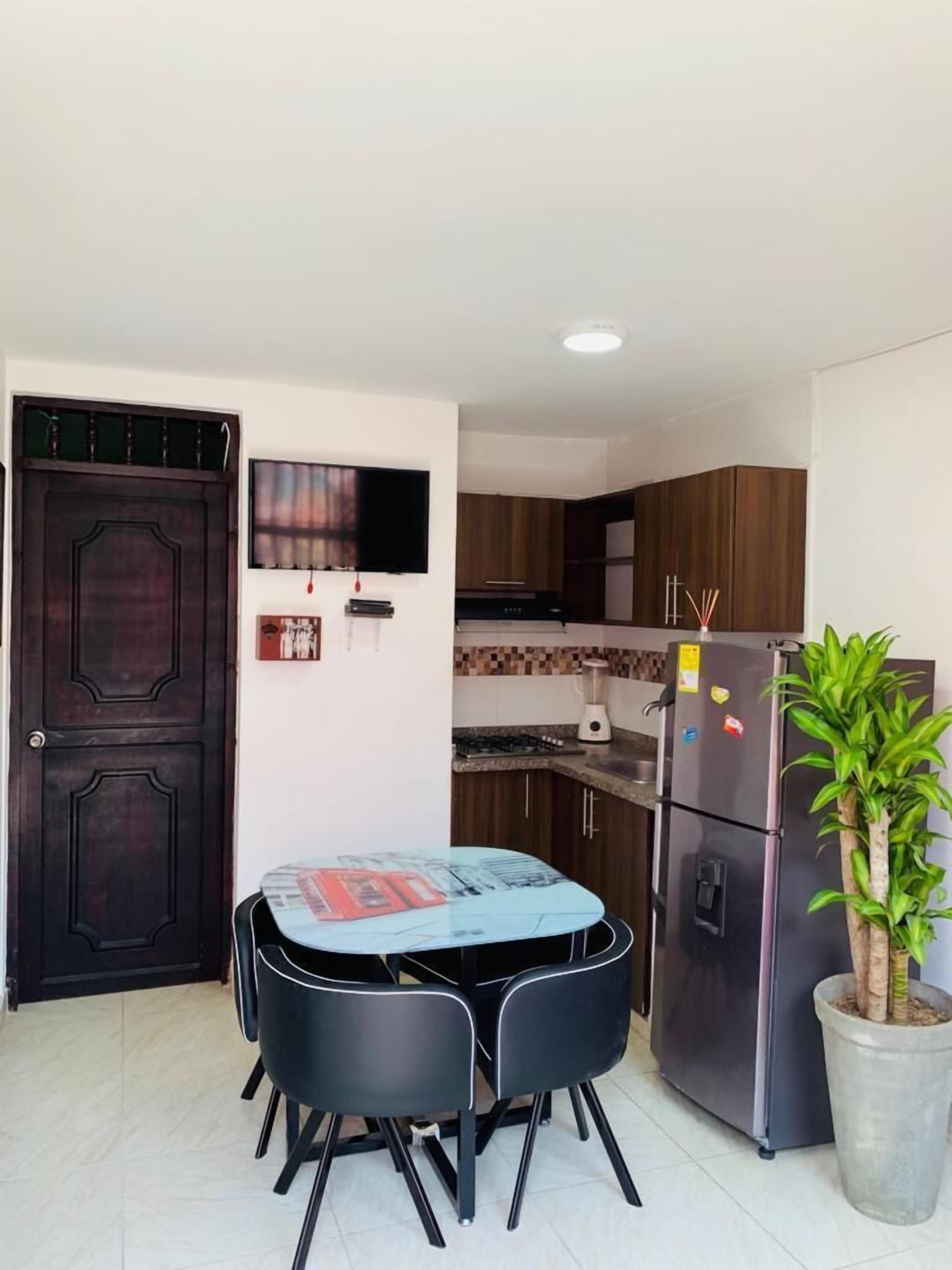 Basic Apartment, 2 Bedrooms, Multiple Beds  | Sala de estar