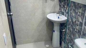 In-room safe, free WiFi, bed sheets