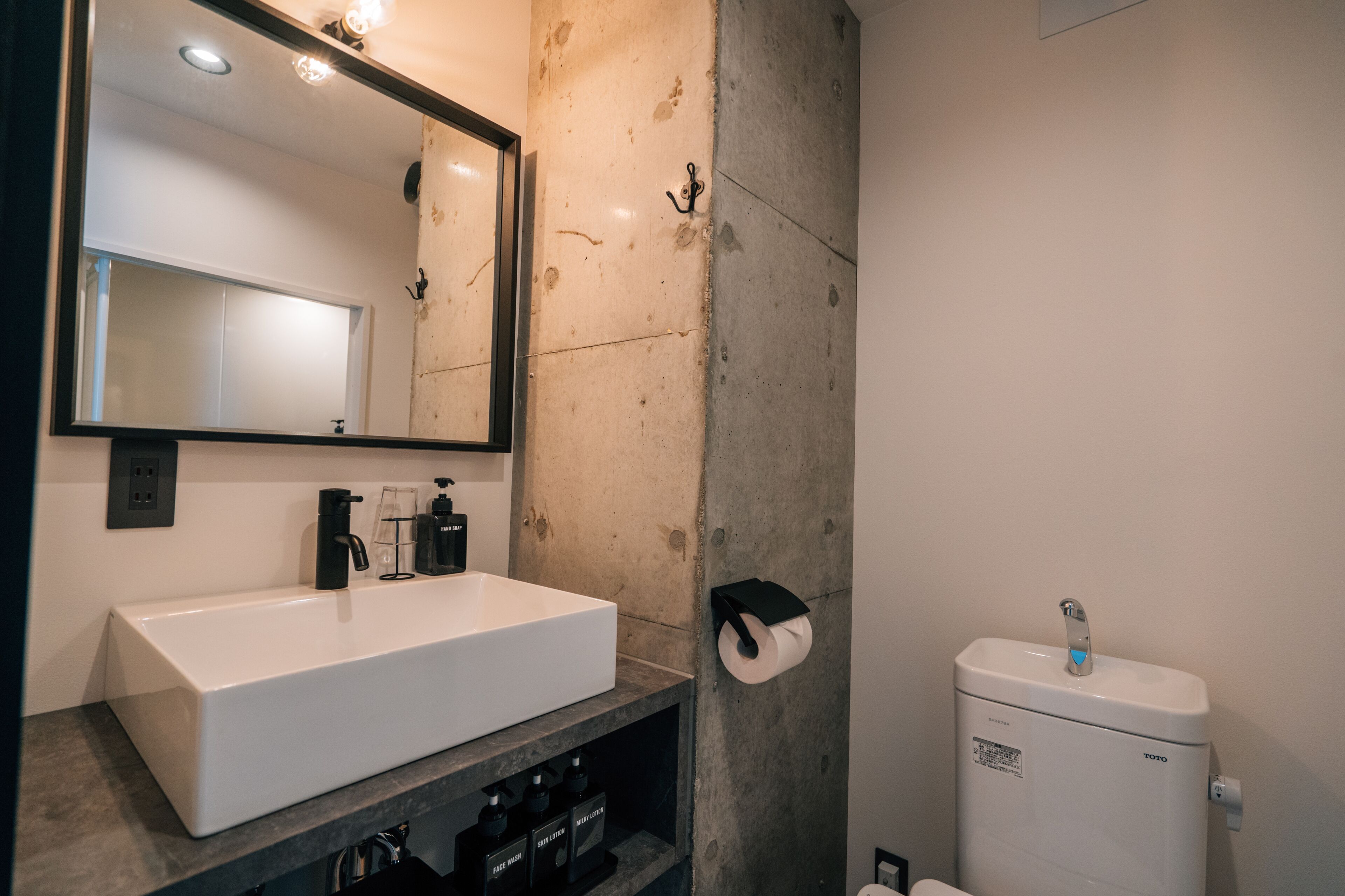 standard room, 1 double bed, non smoking | bathroom | shower, free toiletries, hair dryer, bathrobes