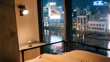 Free WiFi, bed sheets, wheelchair access