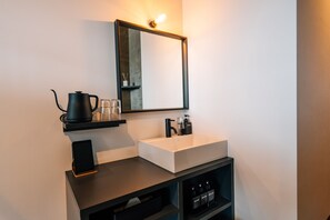Habitación doble estándar, 2 camas matrimoniales, para no fumadores | Servicios de la habitación