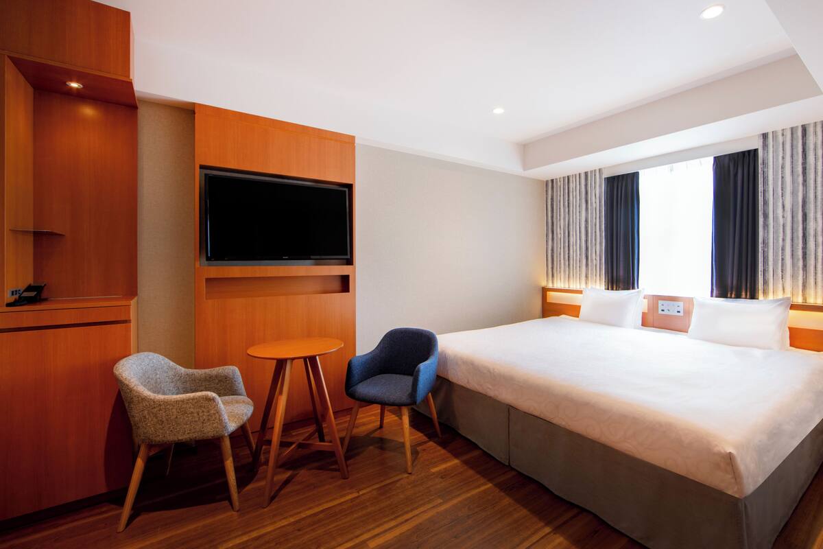 King Double | Blackout drapes, WiFi (free), bed sheets