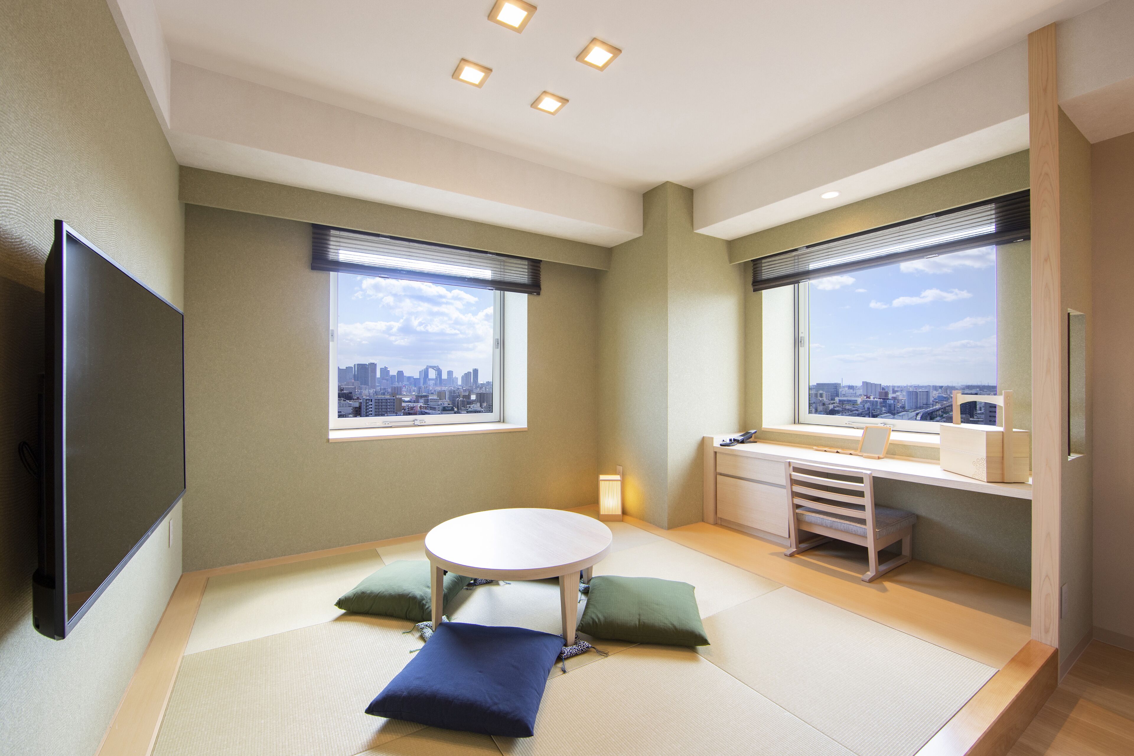 high floor grande room with tatami | living area | flat-screen tv