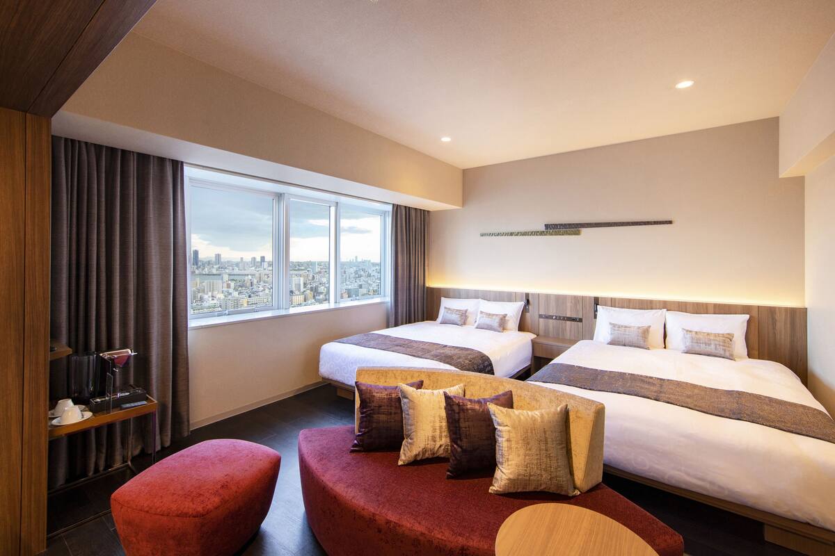 Blackout drapes, WiFi (free), bed sheets
